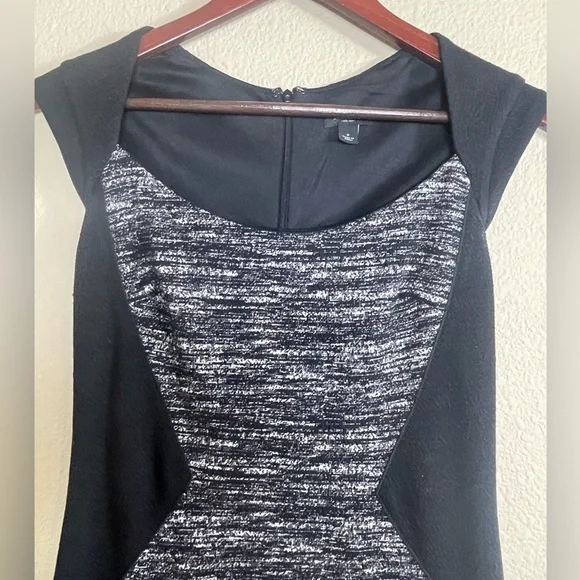 Ann Taylor size 2 black/white body con sheath - Picture 5 of 7
